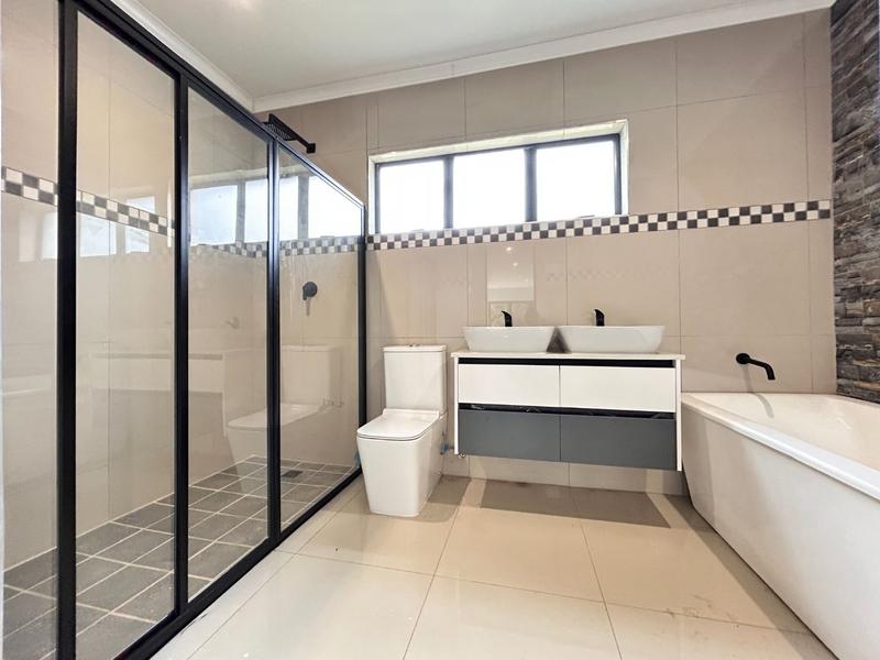 5 Bedroom Property for Sale in Melodie North West